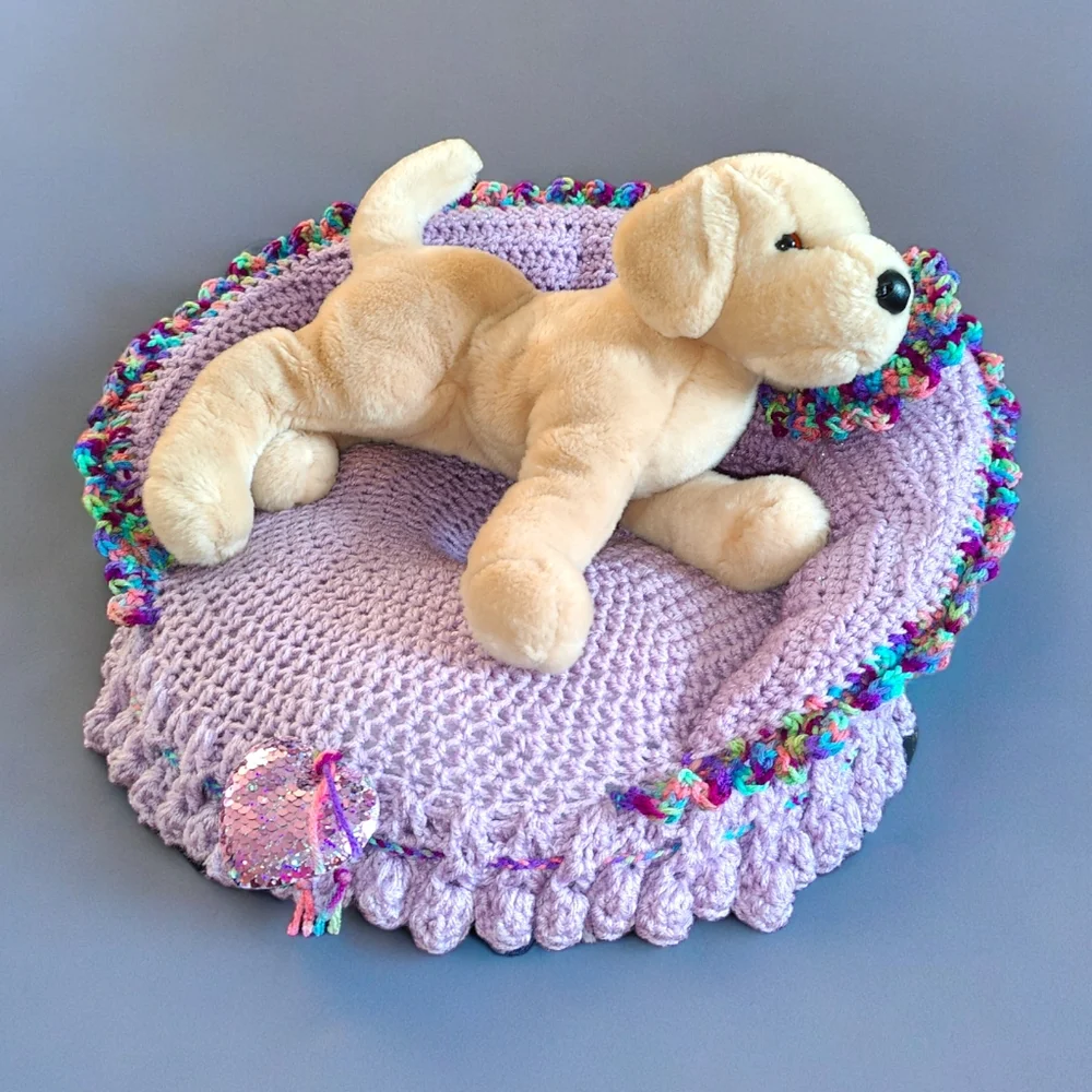 Handmade Crochet Luxury Cat / Small Pet Lacey Couch Bed